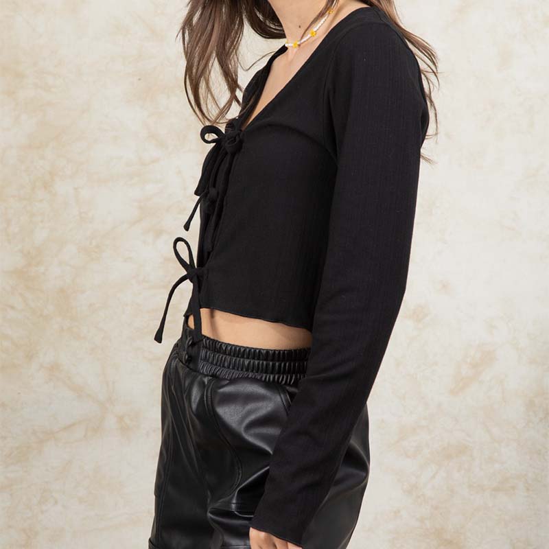 Tie Front Long Sleeve Crop Top in black